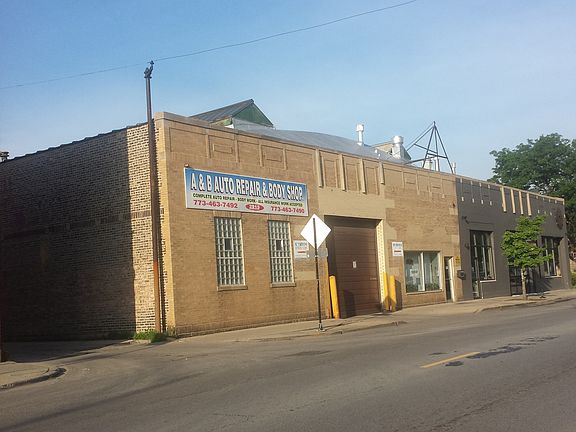 3rd image of 2915 W Montrose Ave