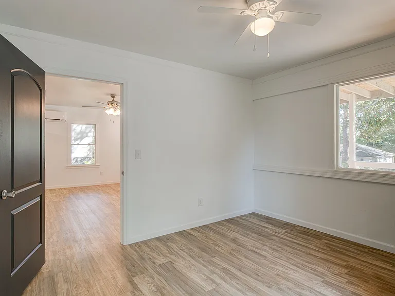 1723 Westminster Dr — Photo 9