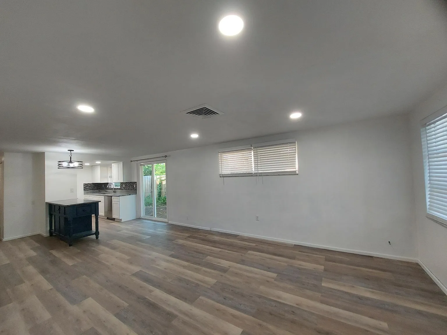 2 bed, 1000 sqft, $1,825 — Photo 1