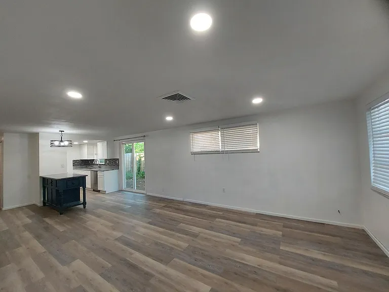 1071 Highland St — Photo 1