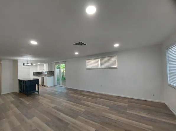 1071 Highland St, Sarasota, FL 34234
