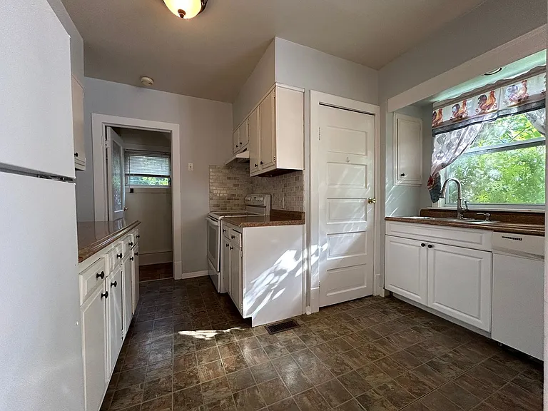 112 W Highland Ave — Photo 4