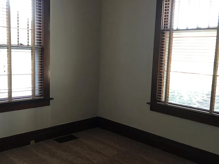 421 Teller Ave — Photo 9