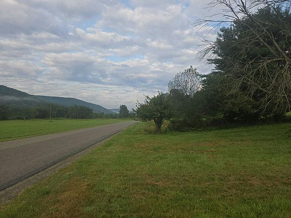 5th image of 1381 Eleven Mile Rd