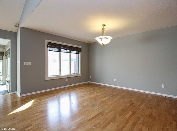 4th image of 1106 Meadows Walk Dr