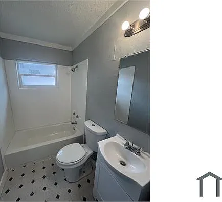 2371 Edwin St NE #C — Photo 9