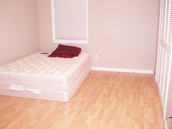5th image of 19 Buttonwood Dr