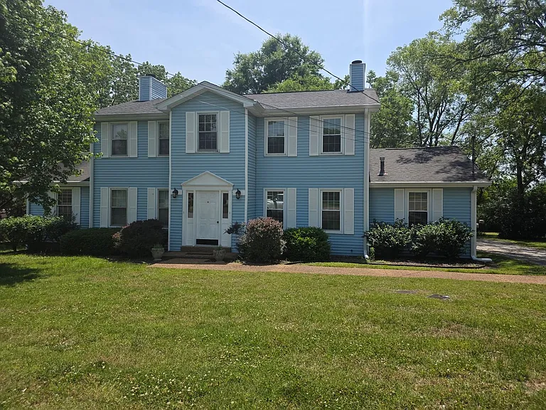 104 Twin Oaks Ct #B — Photo 2