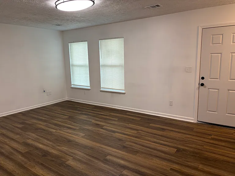 520 Michigan St — Photo 11