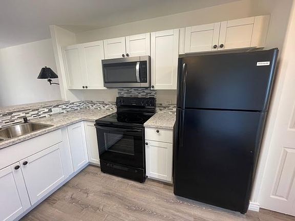 2nd image of 75-6081 Alii Dr APT Qq101