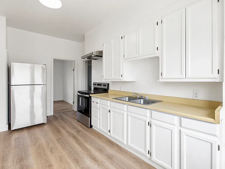 401 105th Ave #401 — Photo 11