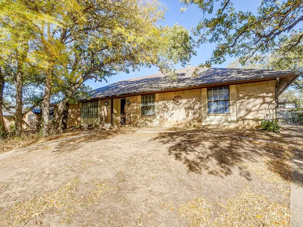 2844 Hurstview Dr, Hurst, TX 76054