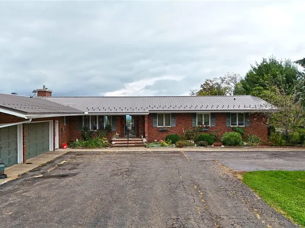 8750 Concord Dr, Fredonia, NY 14063