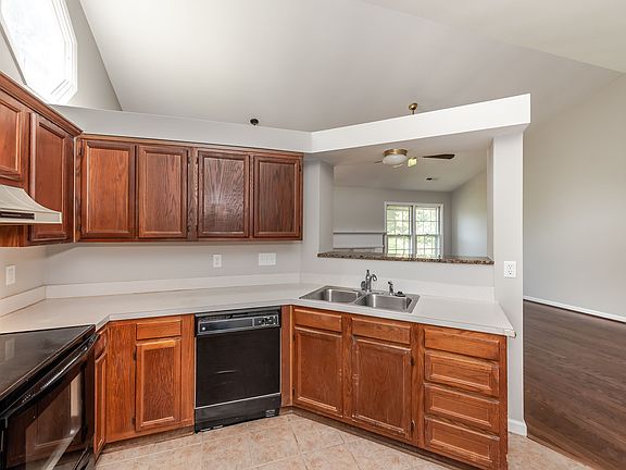 5th image of 10914 Whittersham Dr