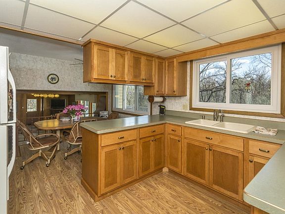 5th image of 805 Bartosh Ln