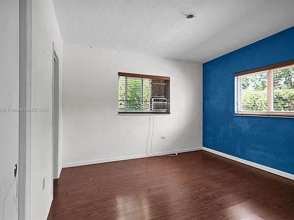 5th image of 820 NE 115th St