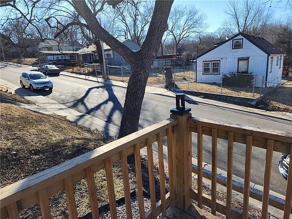 3rd image of 5919 Kensington Ave