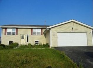 165 Shadowbrook Dr, Capron, IL 61012