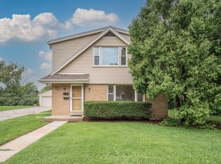 2014 Cardinal Dr #2016, Waukesha, WI 53186