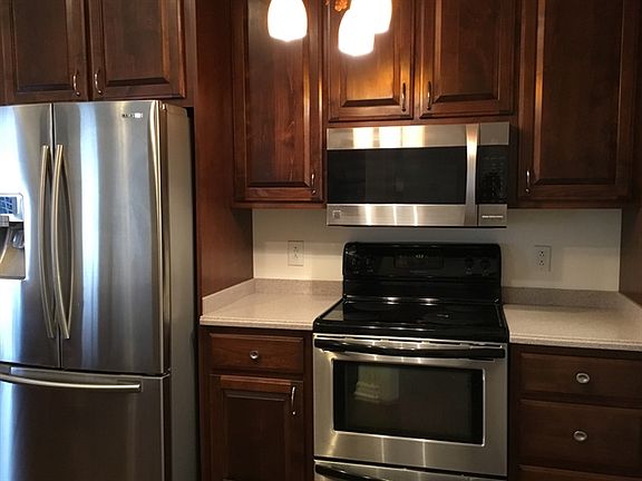 4th image of 110 Granite Ct