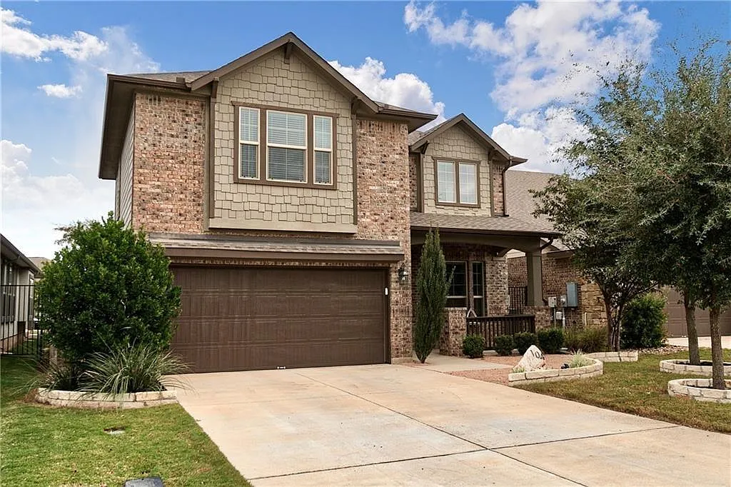 4 bed, 2.5 bath, 2522 sqft, $2,600 — Photo 1