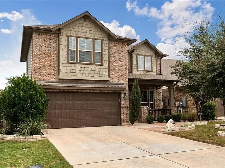 104 Auburn Cv — Photo 1
