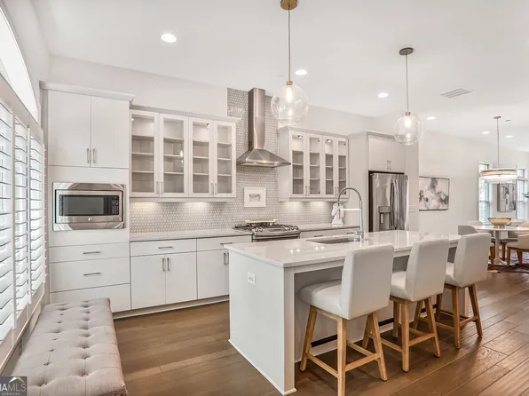 4202 Deming Cir, Sandy Springs, GA 30342