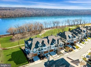 18340 Fairway Oaks Sq, Leesburg, VA 20176