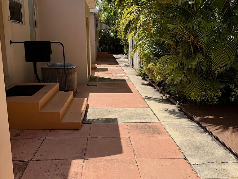 231 S Palmway #4 — Photo 16