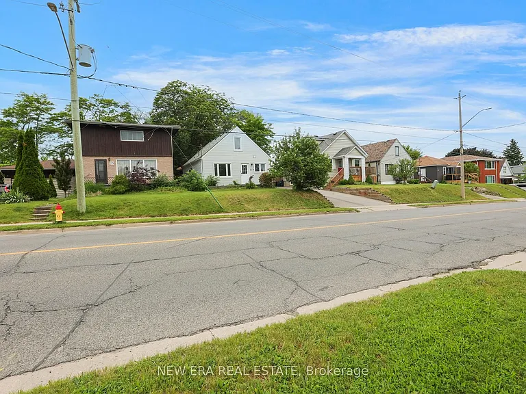 219 Lancaster St W — Photo 2