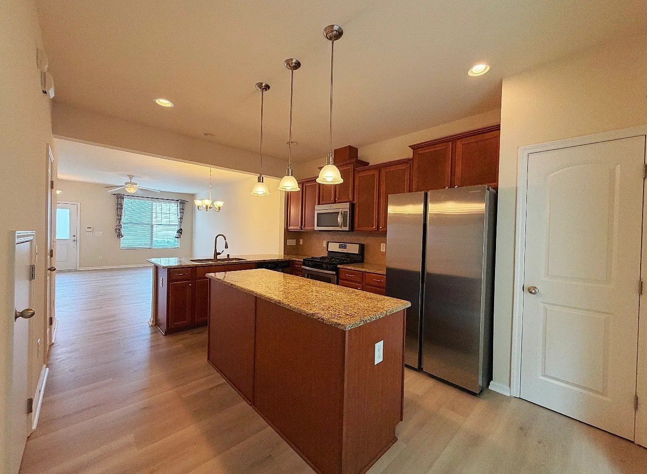 2 bed, 2.5 bath, 1265 sqft, $1,700 — Photo 4