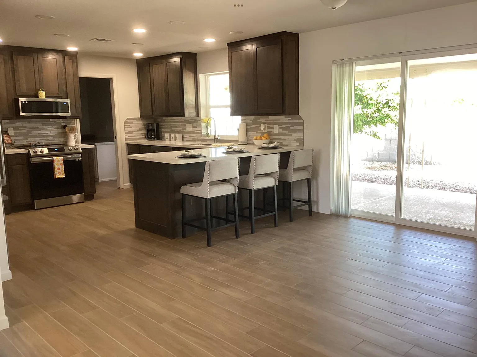 2 bed, 1600 sqft, $2,200 — Photo 2