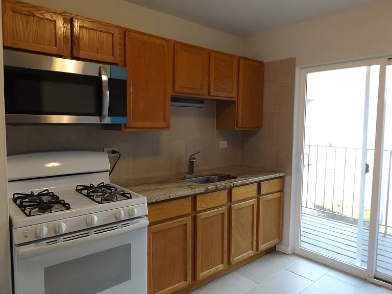 710 W Huntington Commons Rd #2B — Photo 7