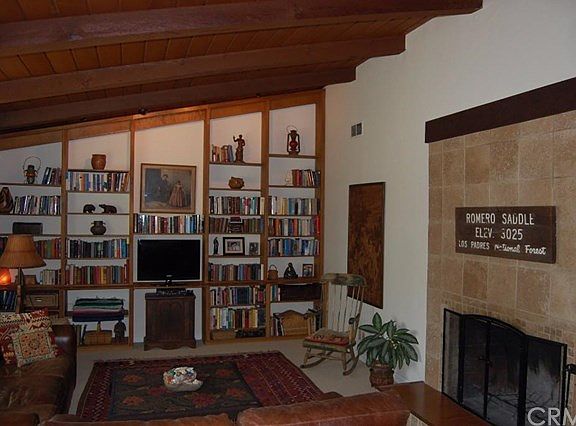4th image of 345 E Mariposa Ct
