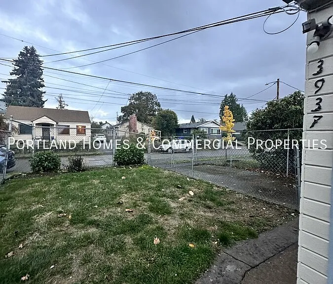 3937 SE 62nd Ave #B — Photo 2