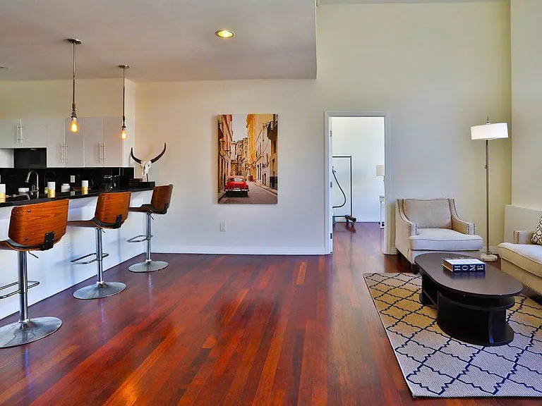 The Blackstone Luxury Apartments — Photo 7