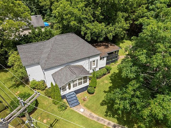 3rd image of 31 Elm St