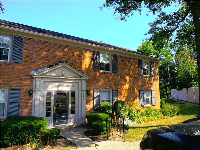 1st image of 644D Robinwood Dr