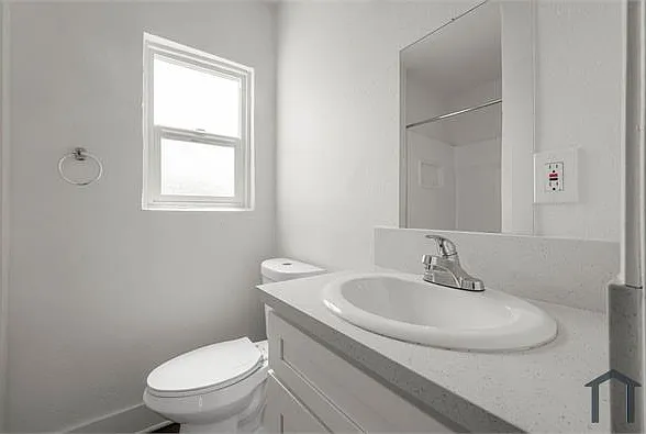 14626 Blythe St #10 — Photo 10