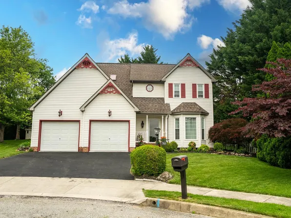 705 Hemlock Ct, Hanover, PA 17331