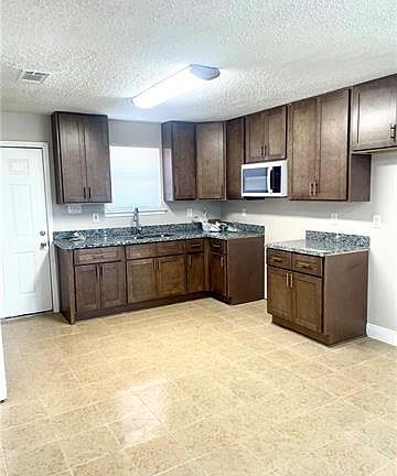 3rd image of 2207 Argyll Dr
