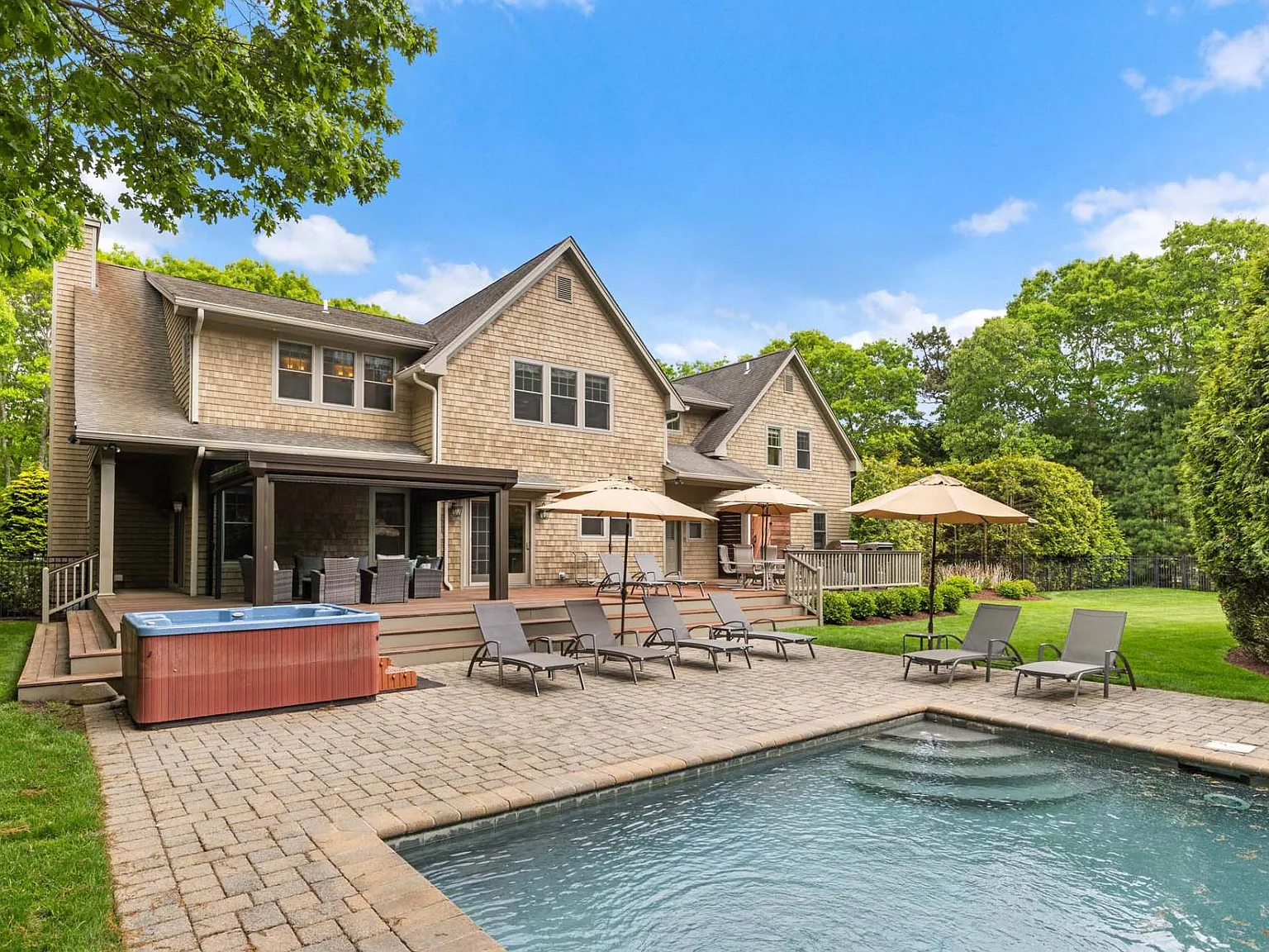 Quogue Village Six Bedroom With Pool And Tennis — Photo 1