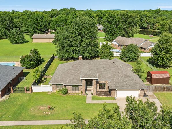 1728 Marietta St, Pryor, OK 74361