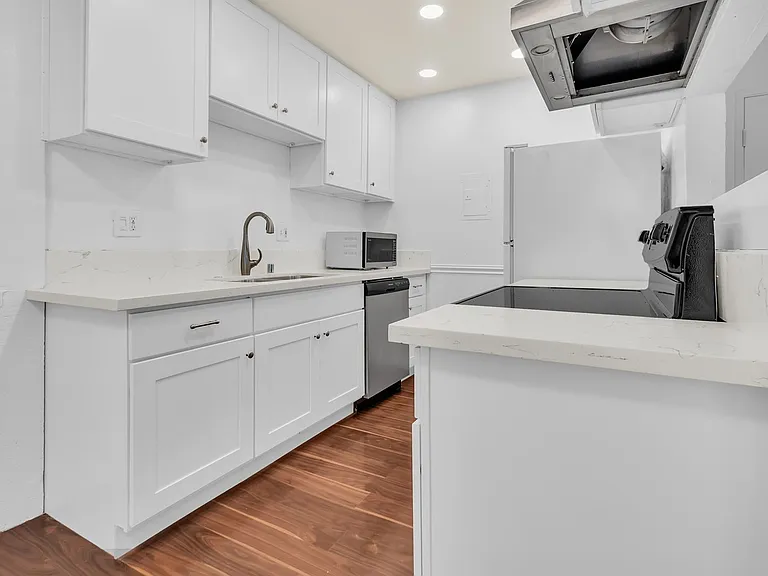 1040 W Macarthur Blvd #48 — Photo 18