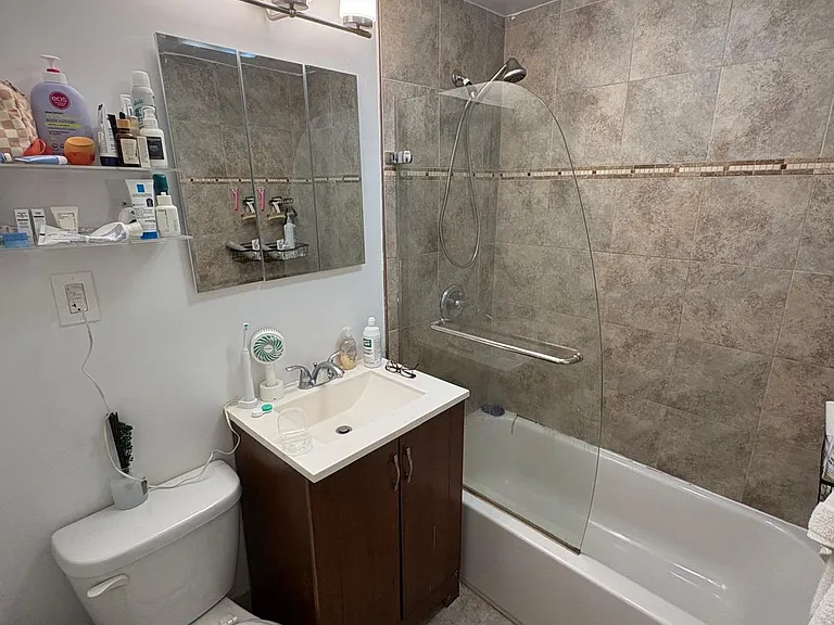 152 E 35th St #4D — Photo 7
