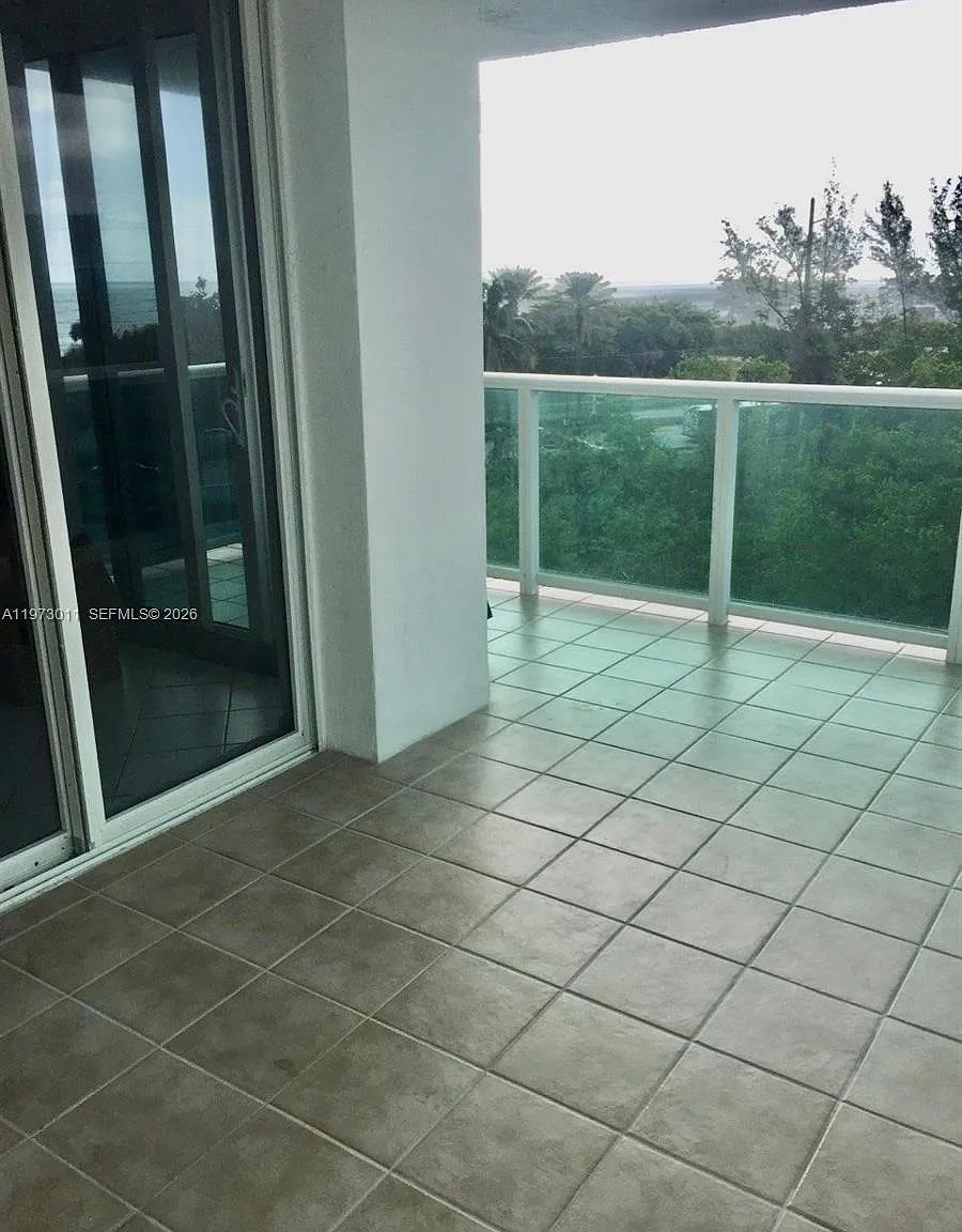 Arlen House East Condo — Photo 1