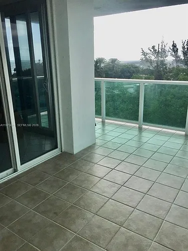 100 Bayview Dr Photo 1