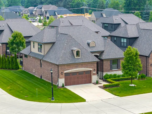 53081 Enclave Cir, Shelby Township, MI 48315