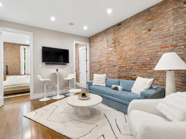 321 West 11th Street image 2 of 12