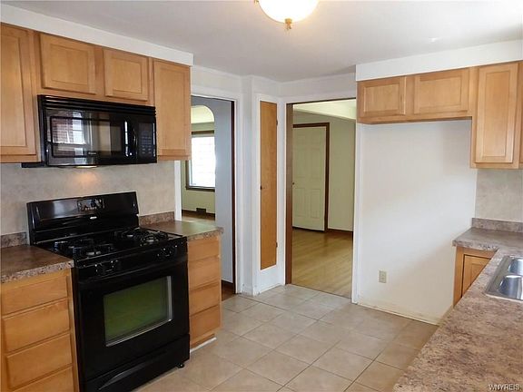 3rd image of 190 Woodridge Ave
